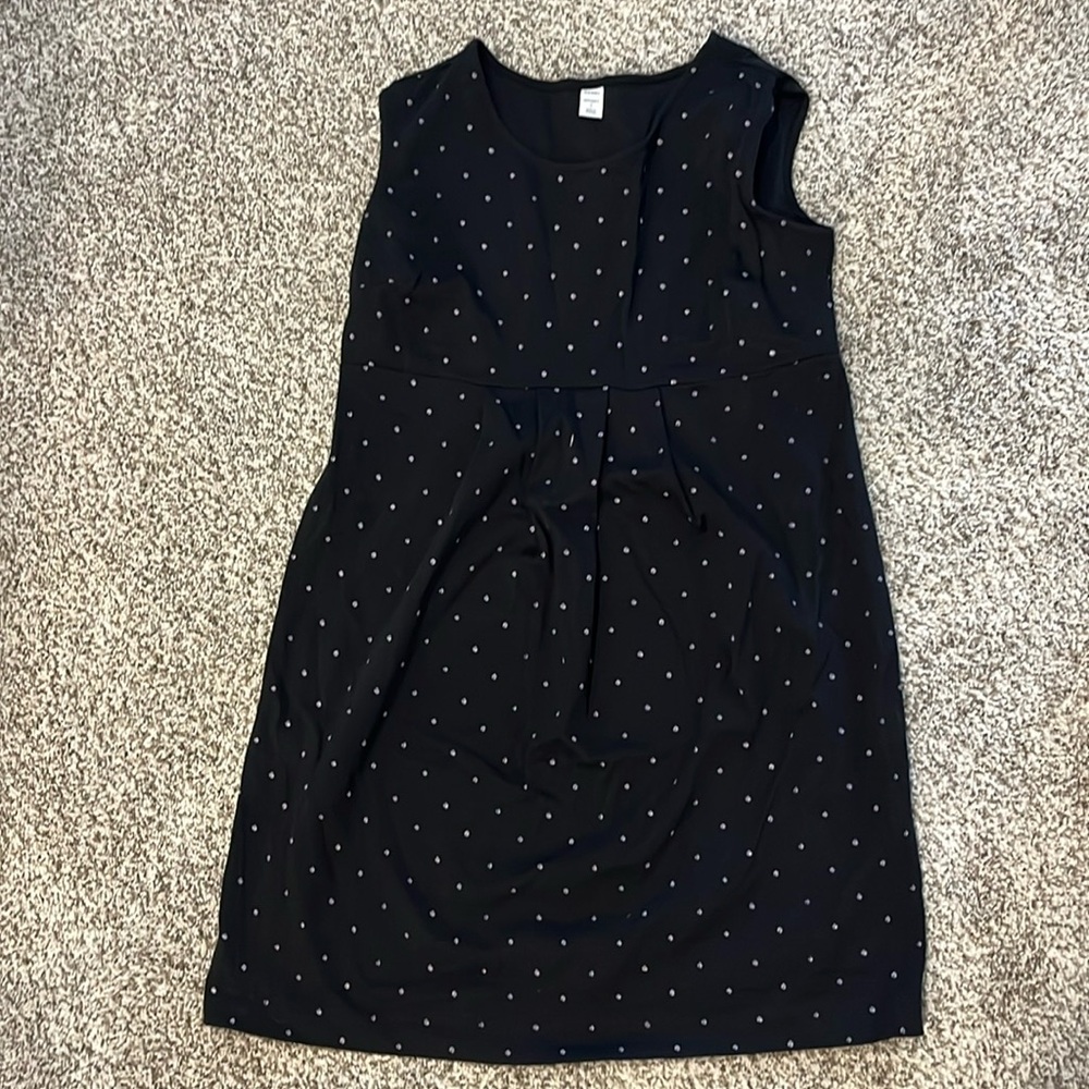Old Navy maternity dress. Black with polka dots, size small. EUC.